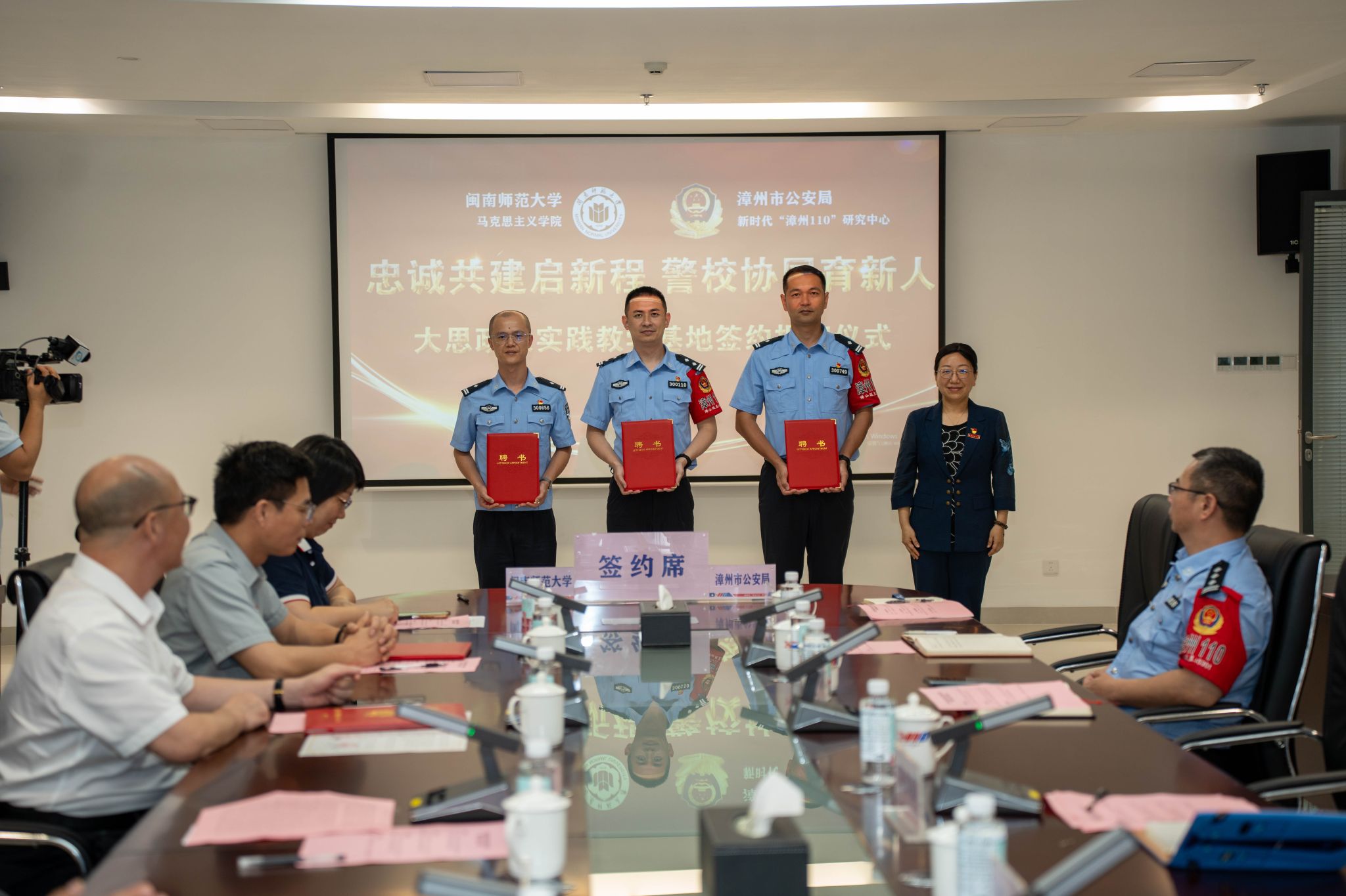 举行“双师互聘”仪式